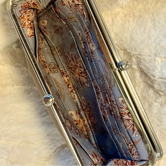 HOBO The Original Lauren Clutch Wallet Taupe - Picture 6 of 10